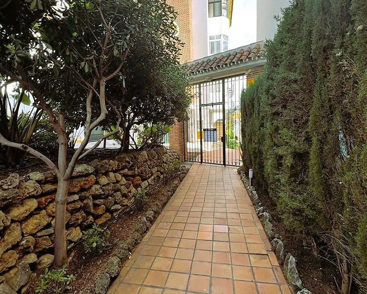 f4231543-90af-462f-881d-bc0e813a2197