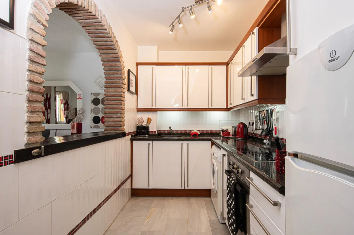 f7f87f77-08d9-45a3-bf85-b241d418c070