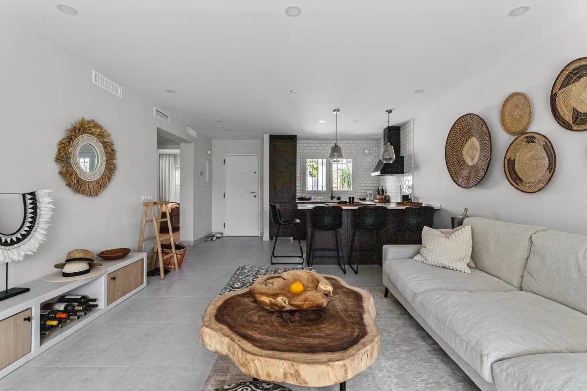 2c2e0677-7a39-4c5d-b140-a2c6a44bde57