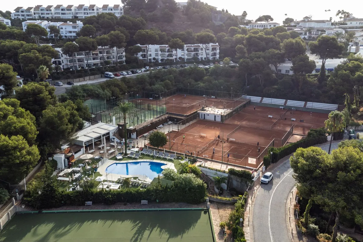 42f5ab85-d809-421f-8f95-08dafb39ef71