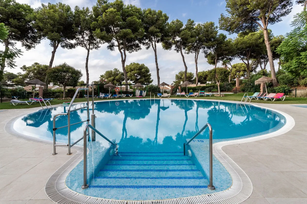 d9e8f48e-72c0-4916-8be7-1d79e65a6e56