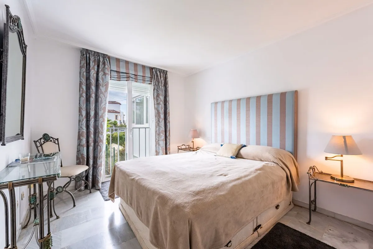 1d6dd182-d5ce-4229-ac3b-98100d81d1c9