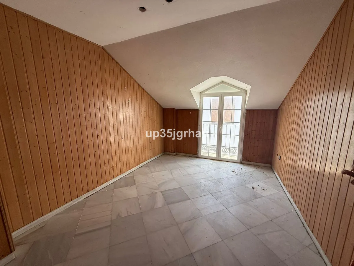 37c23c73-5a86-4e17-b3fc-9f200c0d633e