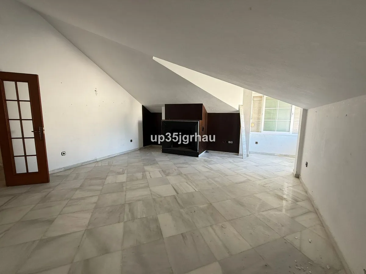 51b497eb-ed9f-4ec9-a5d8-23e9b59f7381