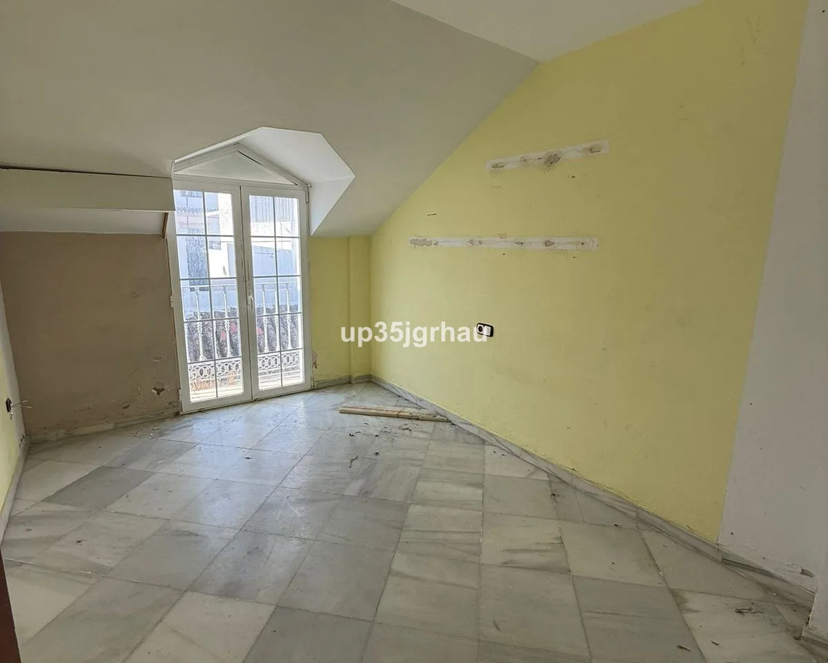 b48e99e0-8c4c-4ef3-9f74-2149821d9695