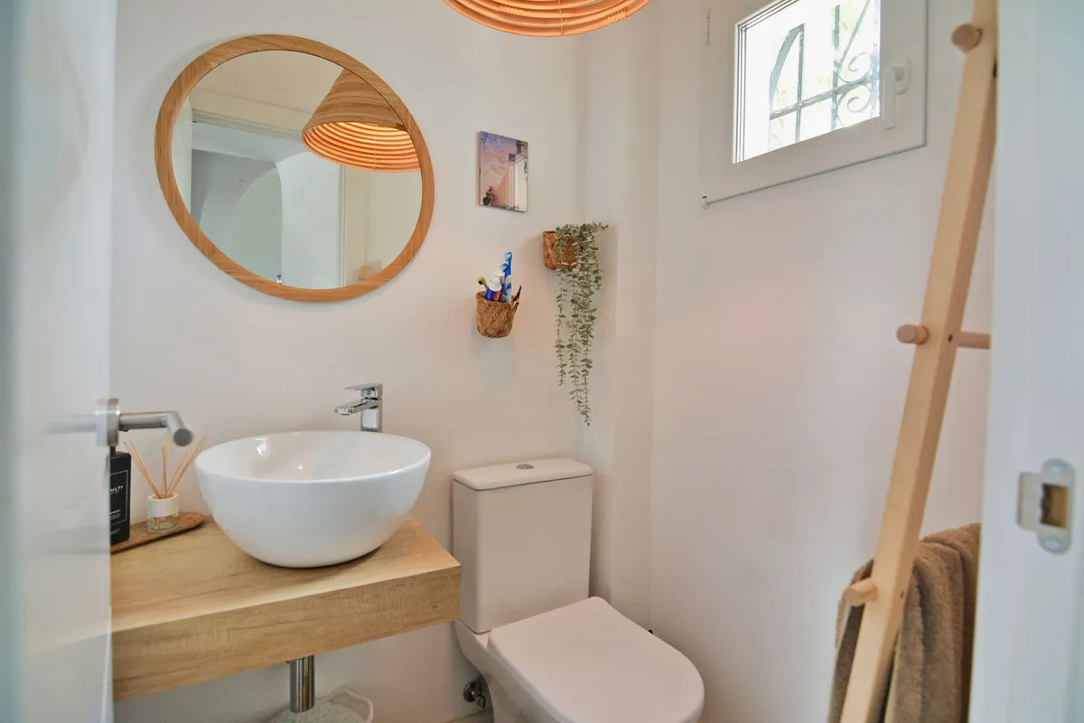 7990d169-9528-4fcc-9f94-e7087d4bcf7b