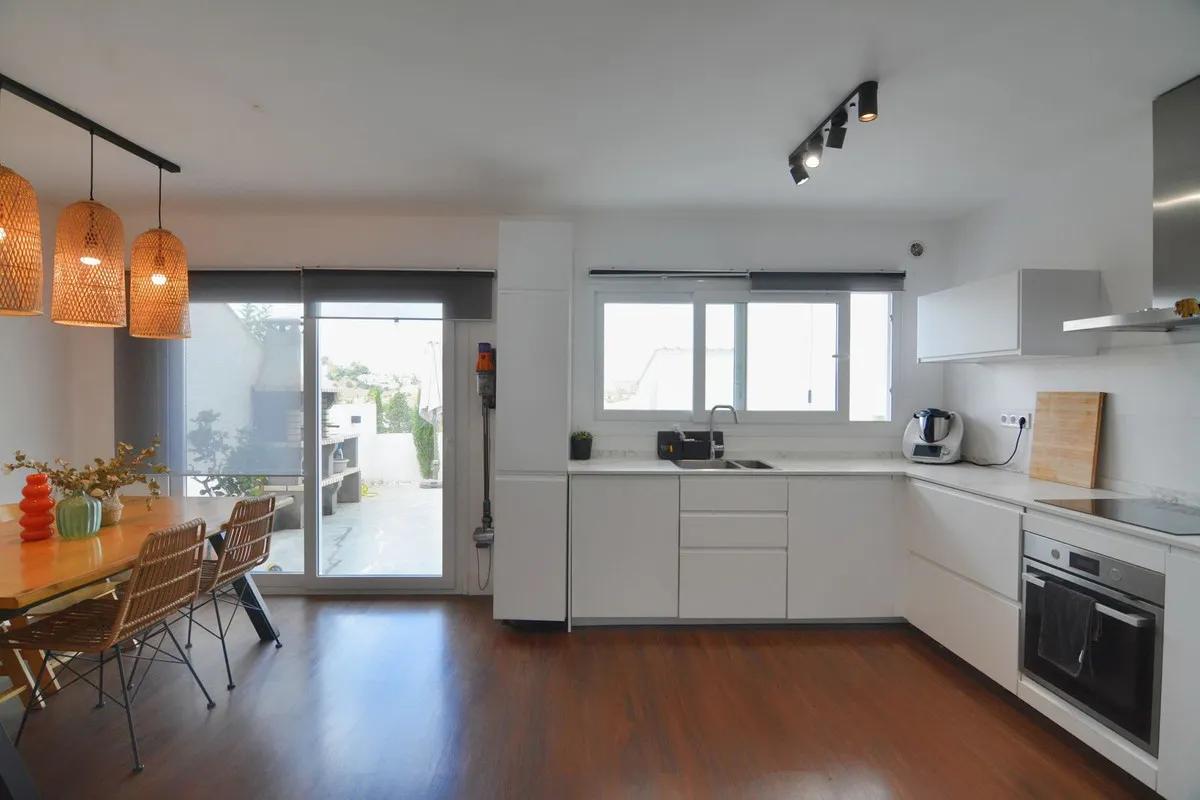 81999381-2678-45bf-b0be-57c9a8ef7f60