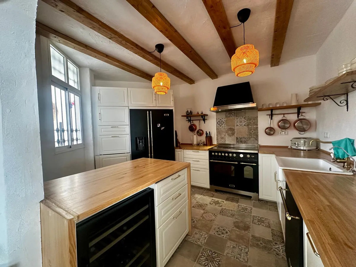 1c93bbfd-59a0-40e8-9409-c62e22407dc7