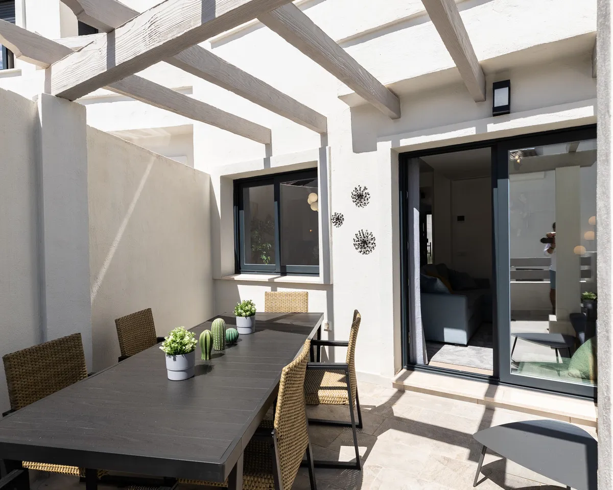 52c26161-202b-484a-b572-be4ea275feec