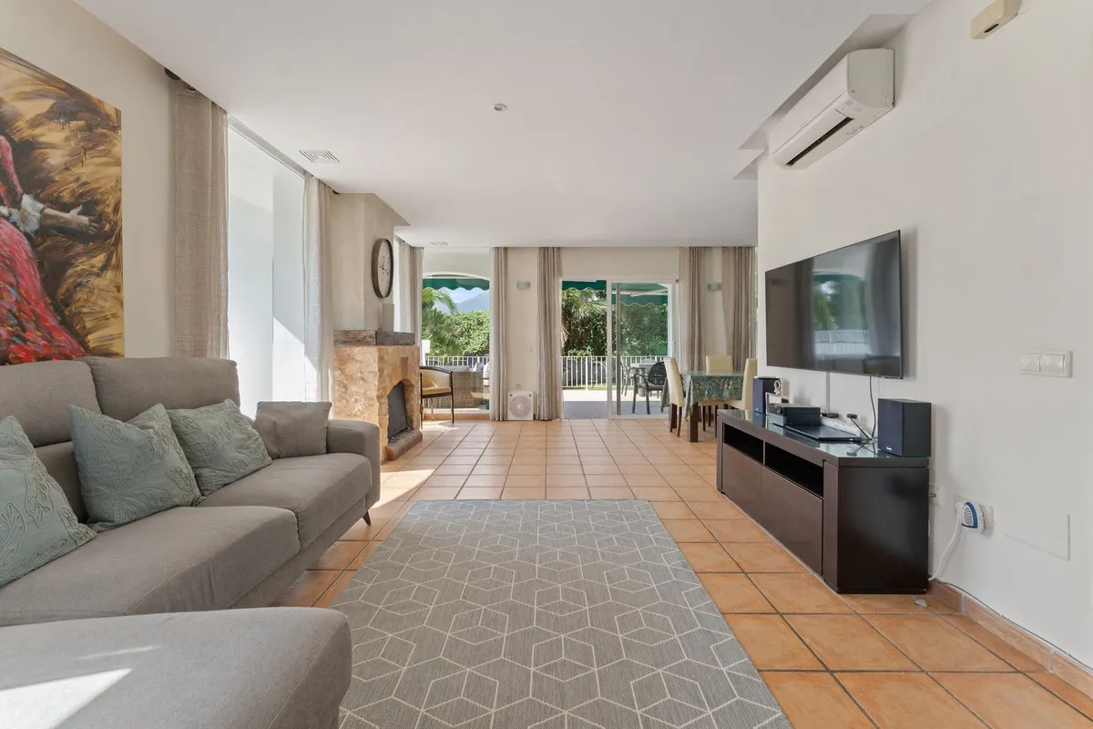 23e2c243-344d-4df5-96a5-981cec5c93fc