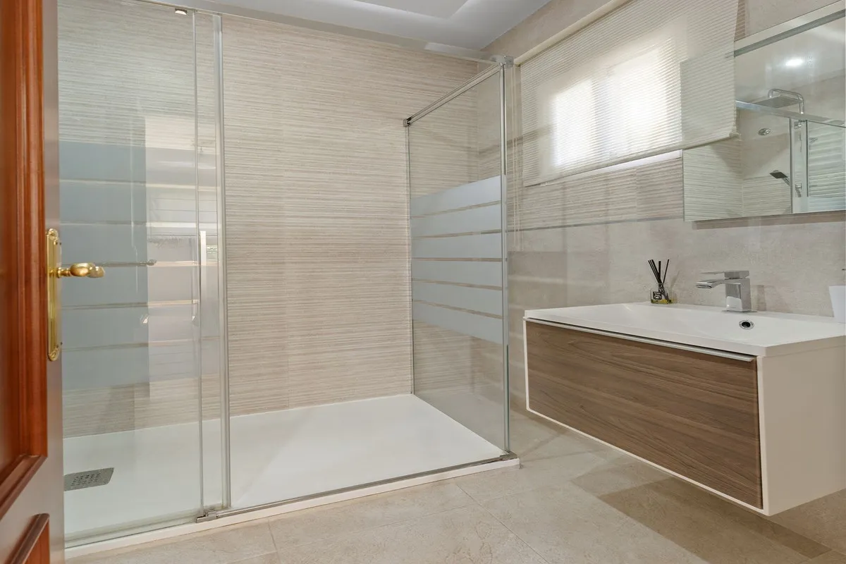 c994d8c0-6b83-440c-bd5d-729f698bdd10