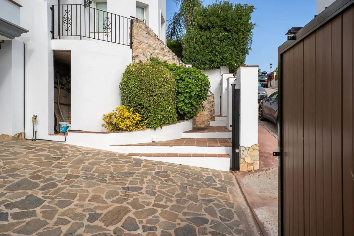 ca325a96-280b-4f13-b79e-41b4abfae006