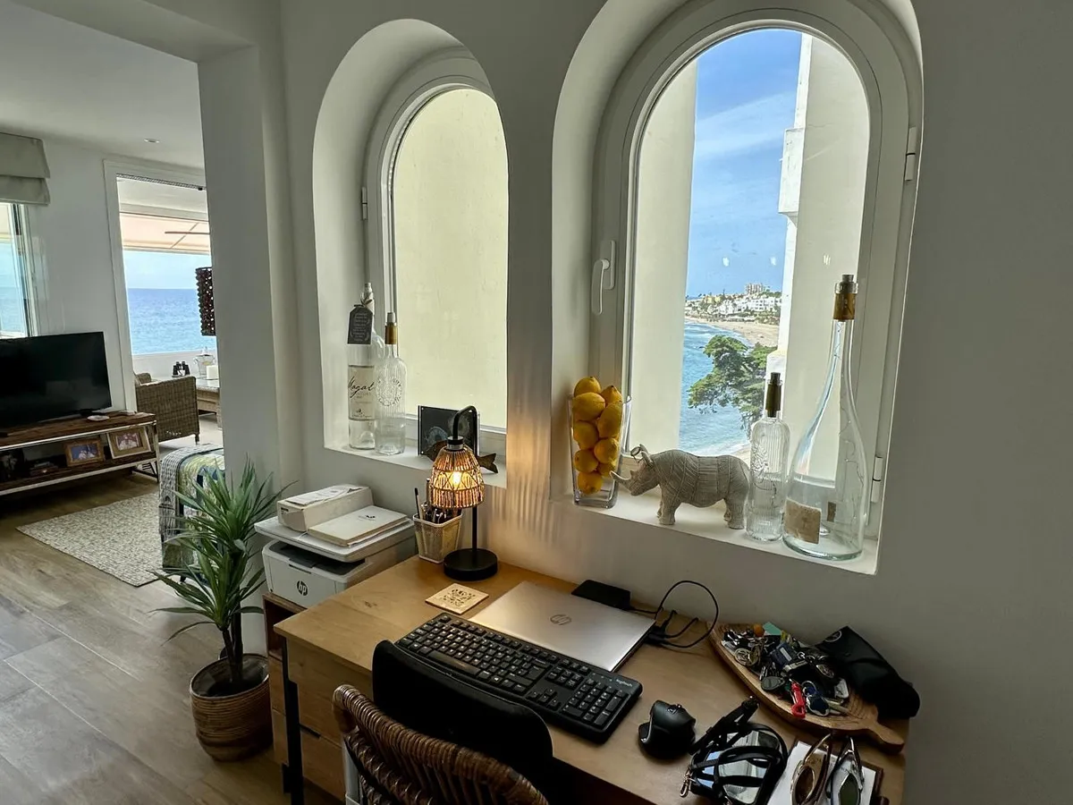 02327082-206a-43e1-b3ec-e4b8ba25986d