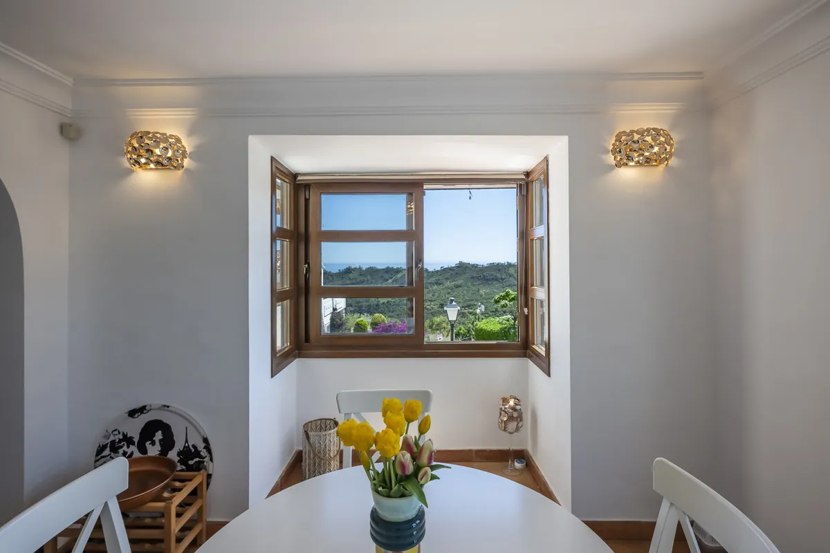 8a850121-7254-44d0-be14-056a2bc382d2