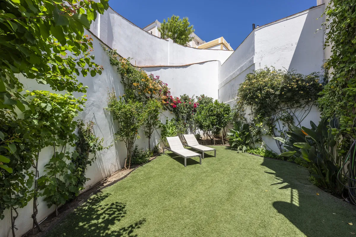 9e2d580d-f978-400f-9bf9-f42a8d189ffd