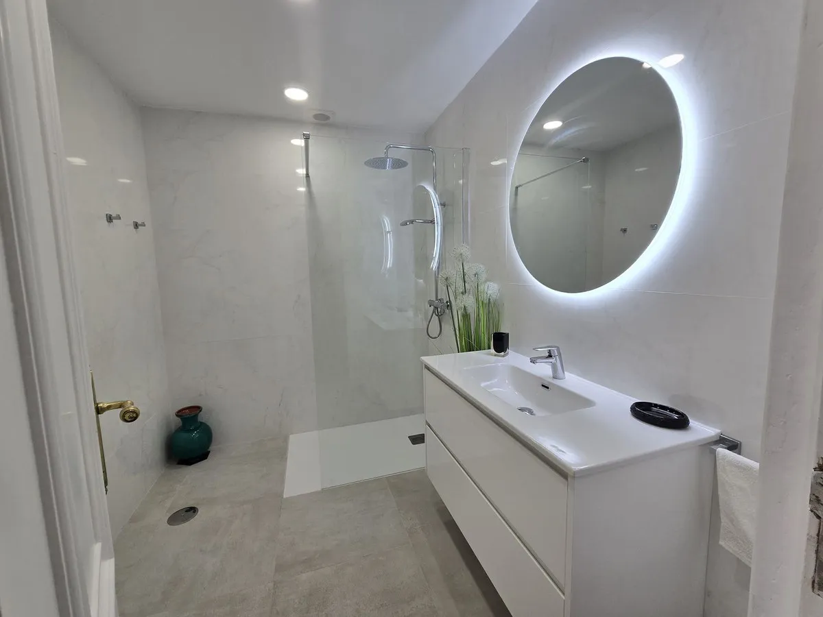 5d19390b-fbd3-46d2-ba68-36656e465f21