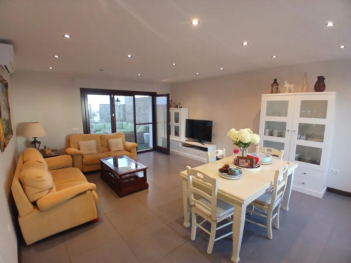 8b205365-84b4-4432-968a-a91240452637