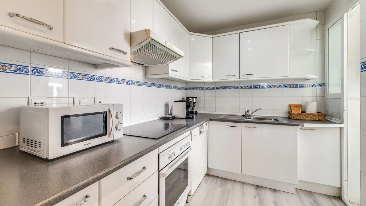 303a3df7-47c1-4d44-b52e-3ac077112e38