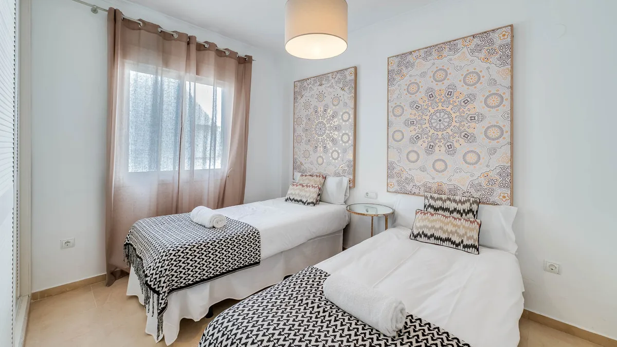 5d772e02-f237-42f0-9a45-be8c70a75ba5