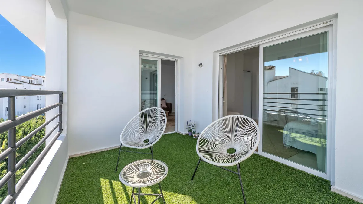 e3095816-8e90-49eb-a795-f525bd2cb0f2