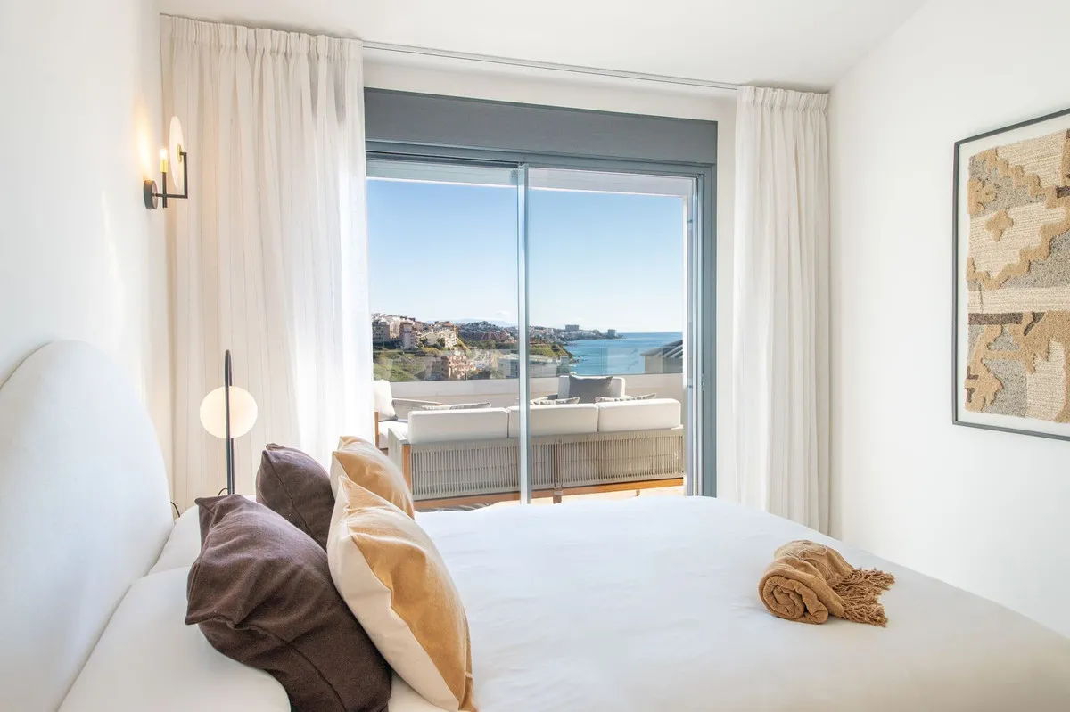 85ffd4e2-548c-493e-948b-a2e37053e301