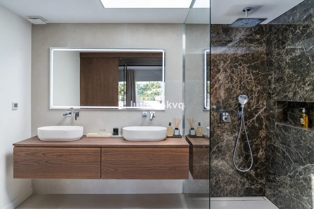 c0c7d95b-64b7-4f0d-8f7a-2f8ee1986afa