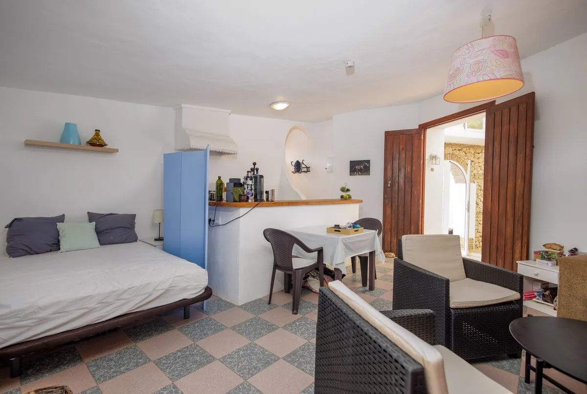 eb05766f-0f80-4d63-a1c2-b3a73636c318