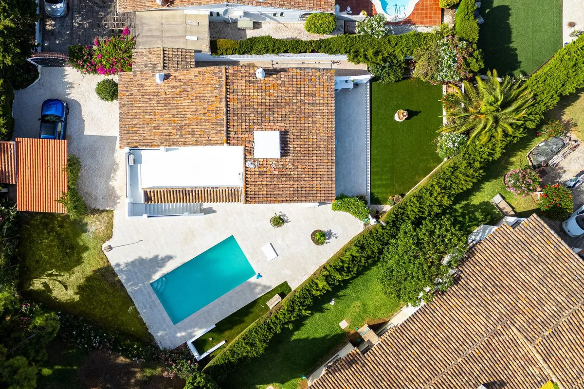 7f7793d9-36b7-4808-b249-d8195bfc7f17