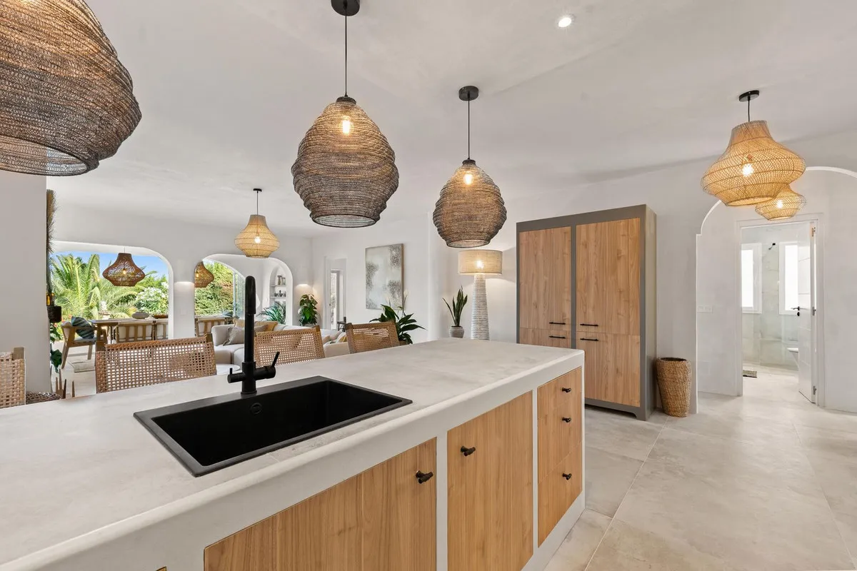 93dc40fa-99dc-4db8-b0ae-736f3c0ee82a