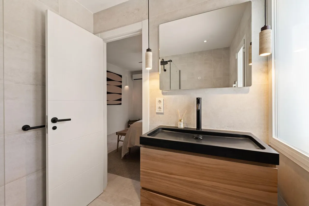 9fe4b0fe-2326-42a0-ad7c-a6701a806f9f