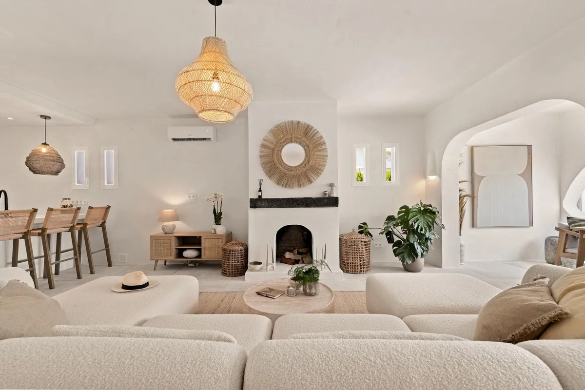 fb31bc49-798a-4504-9e65-5108e0a66d89