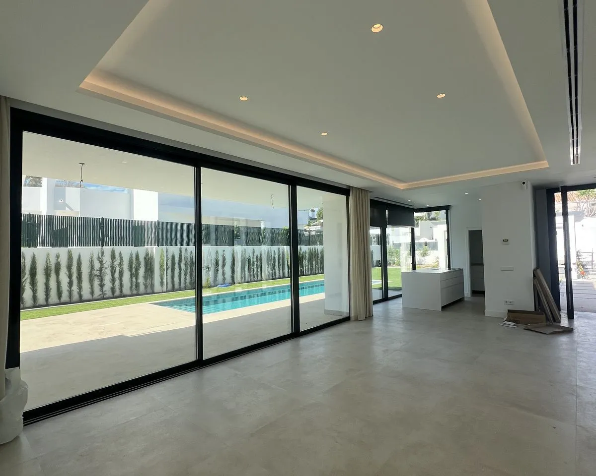 a5fe18cd-4218-4573-825f-09b506b6f2af