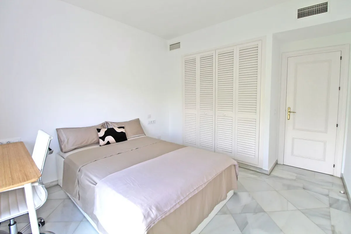 e32dde77-79e2-4f01-a8b4-5cb3d130cb2d