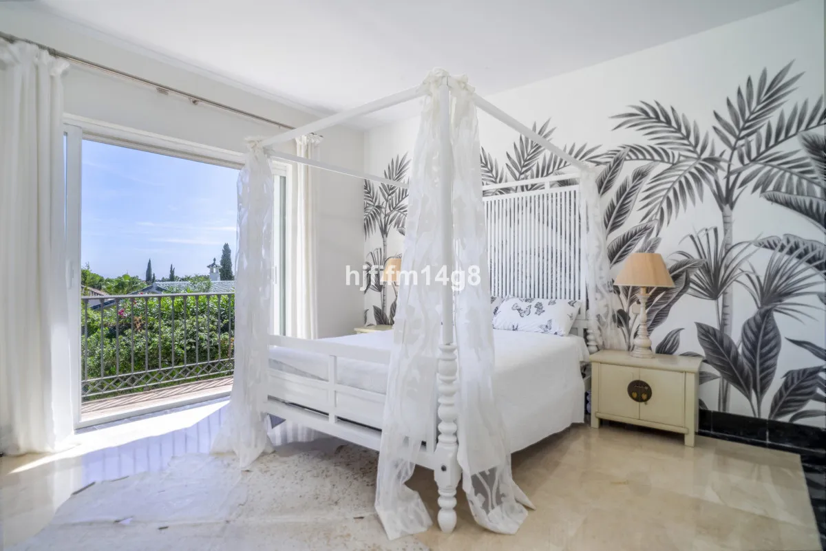 3983b882-c87d-42b8-8dd9-d6e10b663fd1