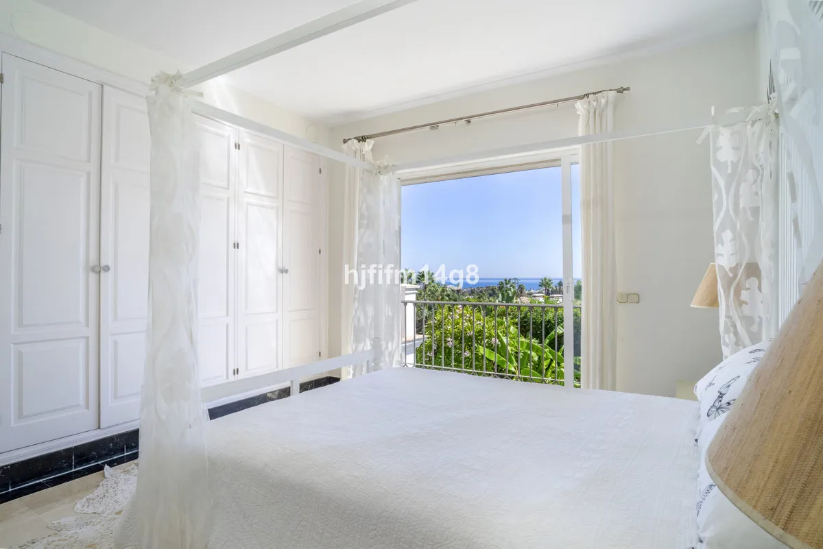 5bd4aab4-7ac0-4ddd-87d0-8242126d3f4d