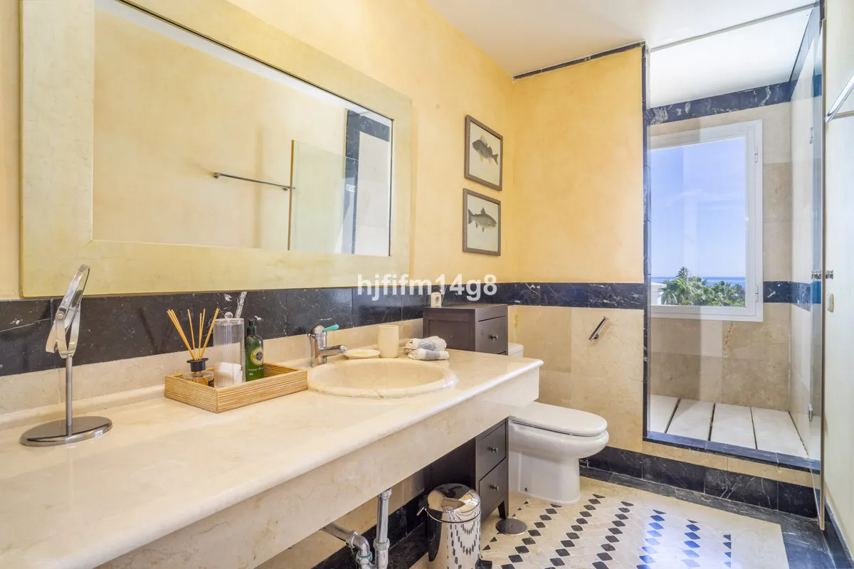 9d207549-052c-4f53-8204-5fed7f71e3fb