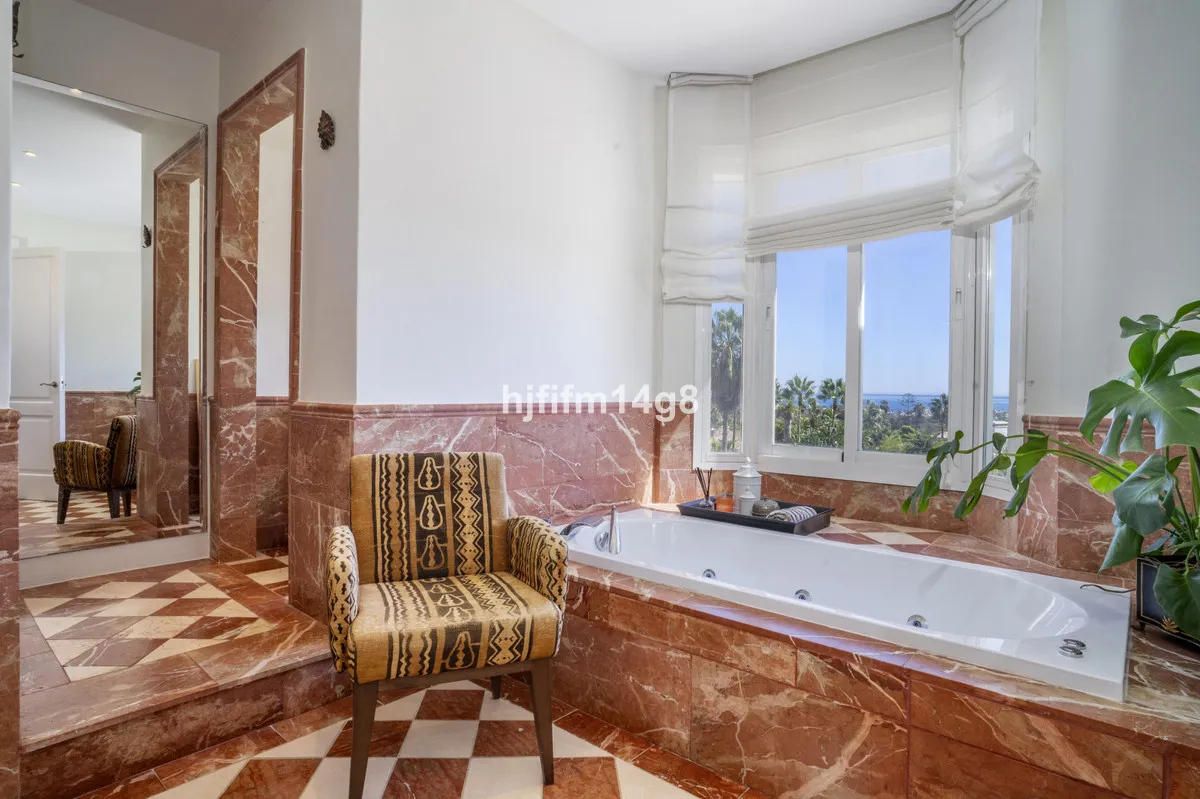 e4892716-61ed-44d9-bbaa-88777a6f3b8f