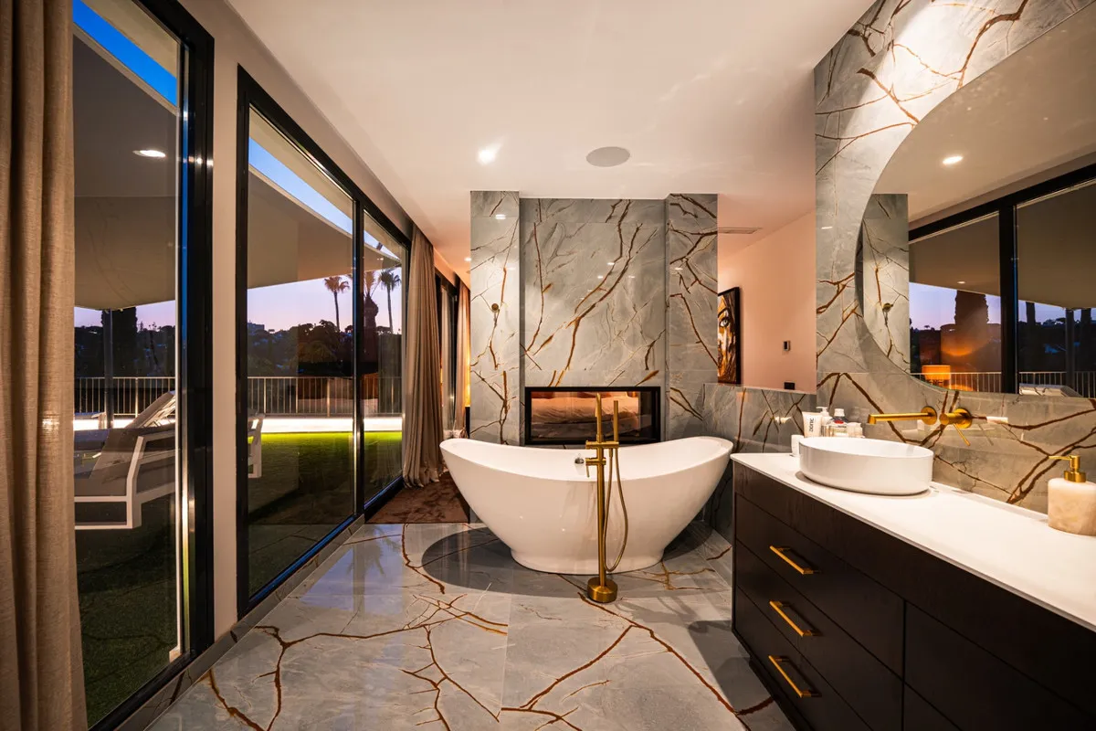 fc7ed0ea-bed6-4fc8-94de-f141757225c3