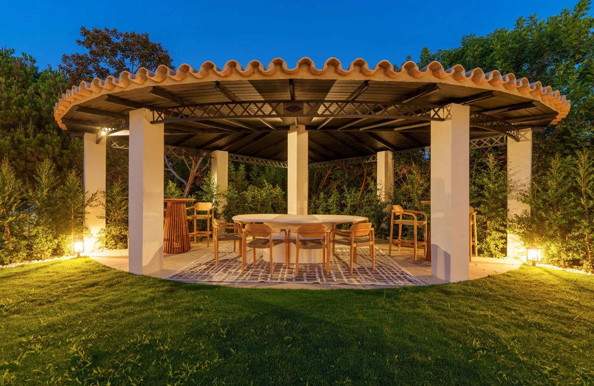 b9958140-4242-46fc-a15b-517efc7d9d12