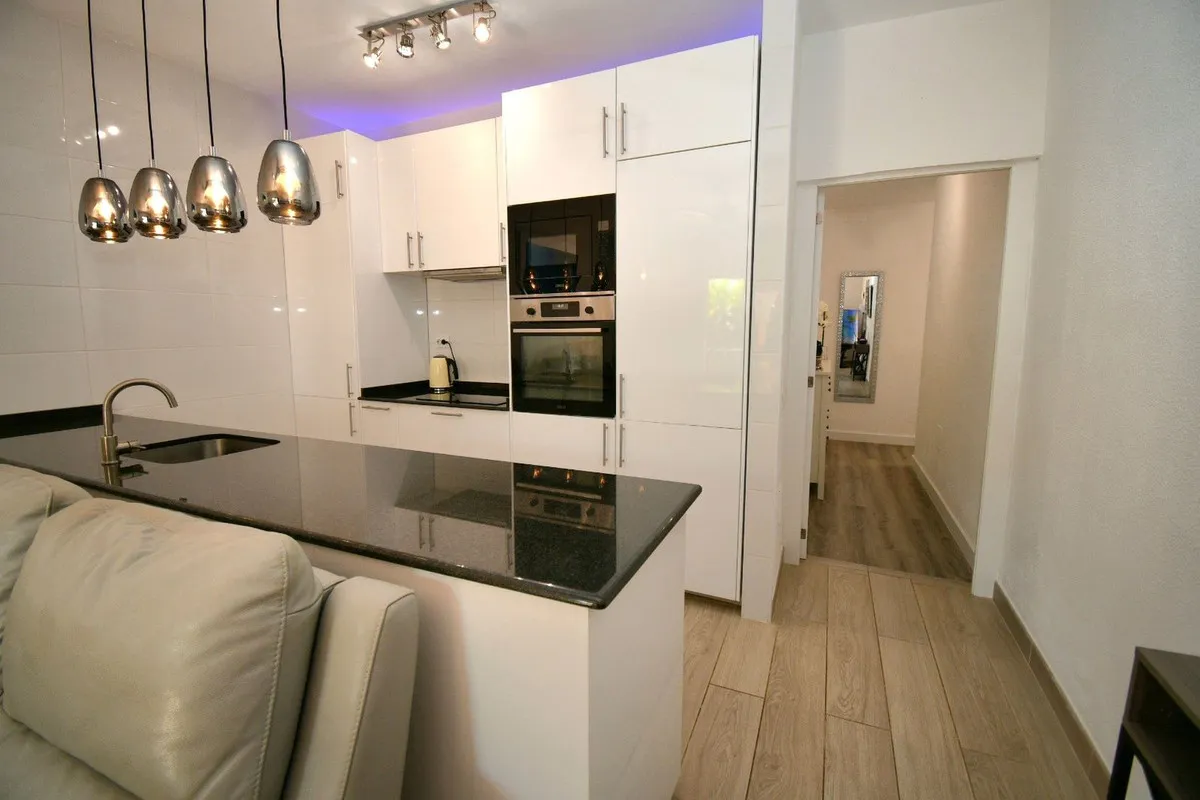 28280304-feca-4445-9769-83314d834d0b