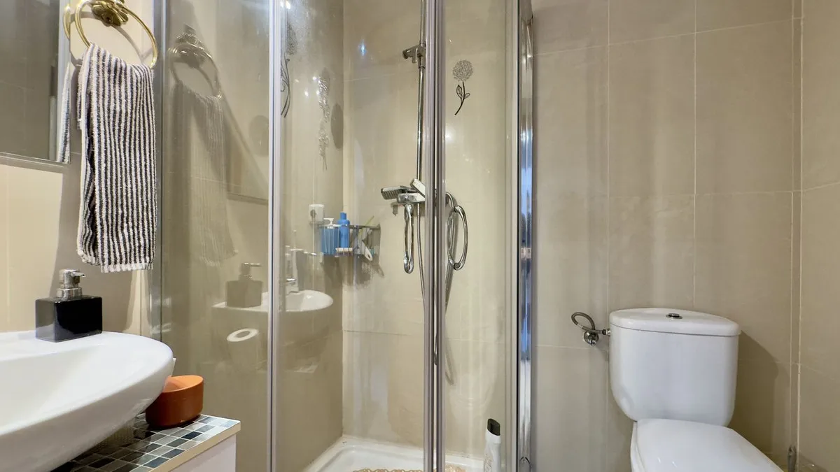 c5c0f566-6baa-457f-b63f-197afd8ce6bd