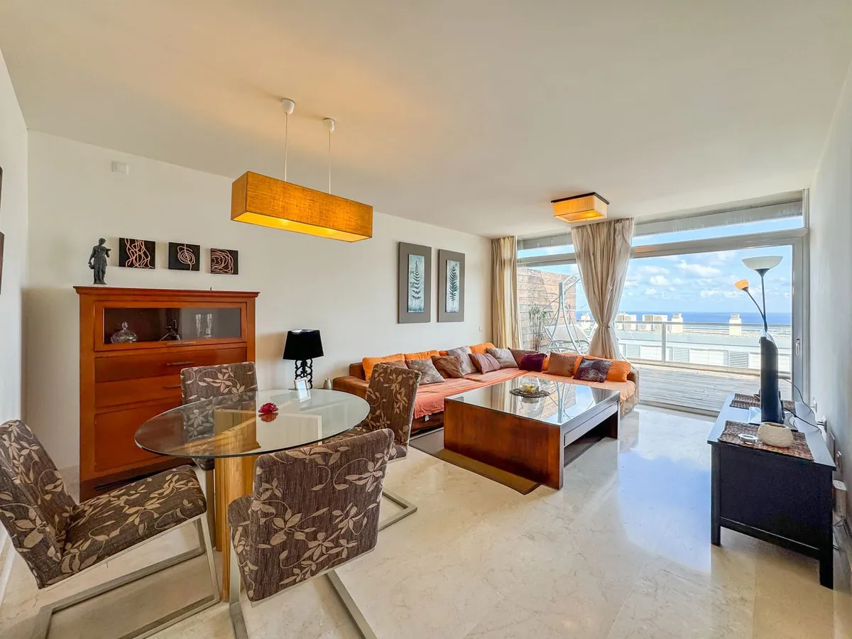 d1aec1f2-badc-4917-9392-b4fcabff0f57