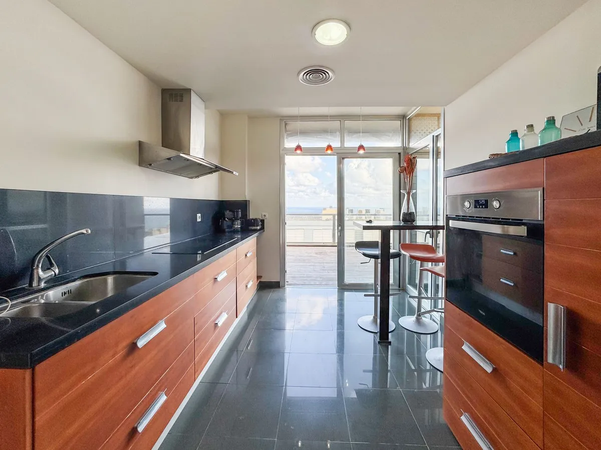 de677847-3b40-44ad-bee5-be8d713f049e