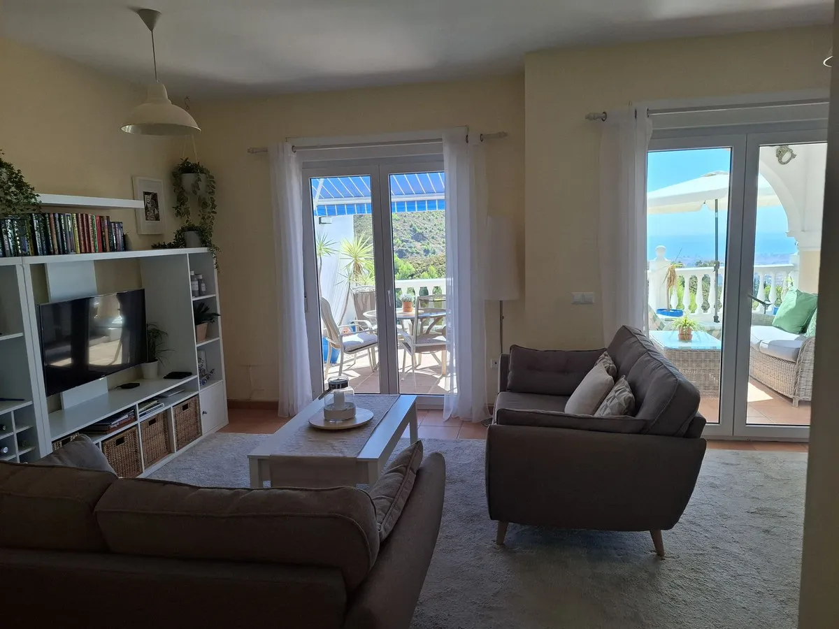 1e8c8cbd-8663-42d7-b4af-9c8631d28e52