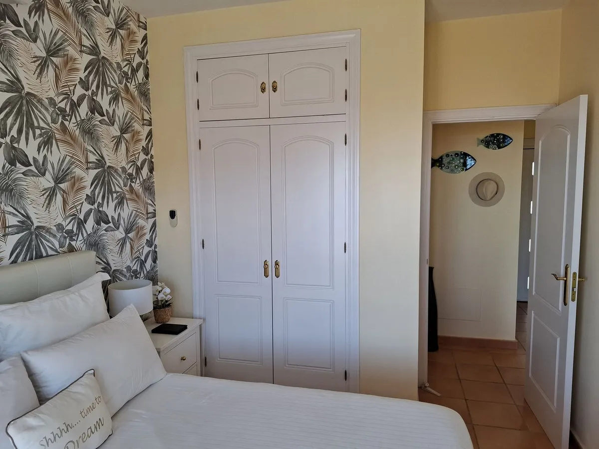 af8ff290-865e-4feb-9a9d-f9318e560809