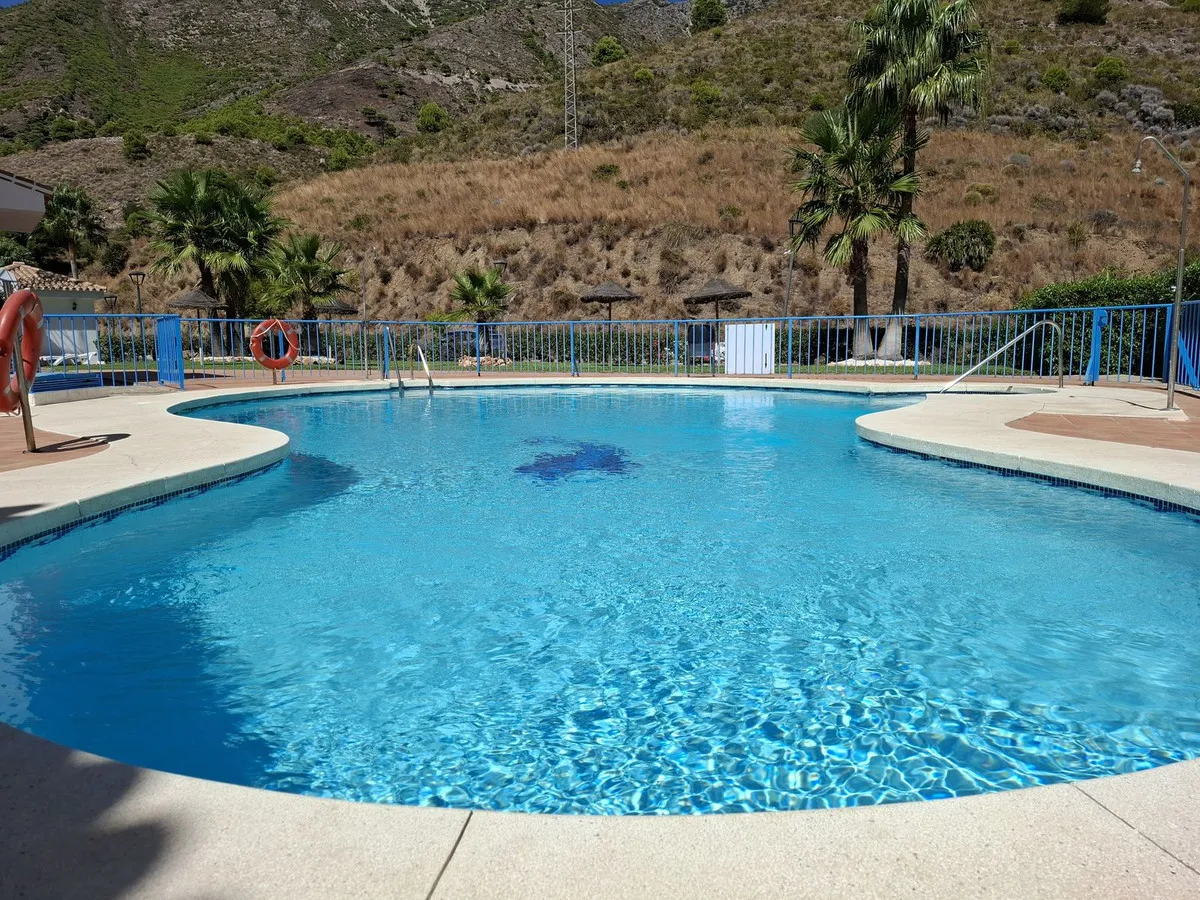 d8b2130e-b395-415d-8ba7-e9e5eb92659b