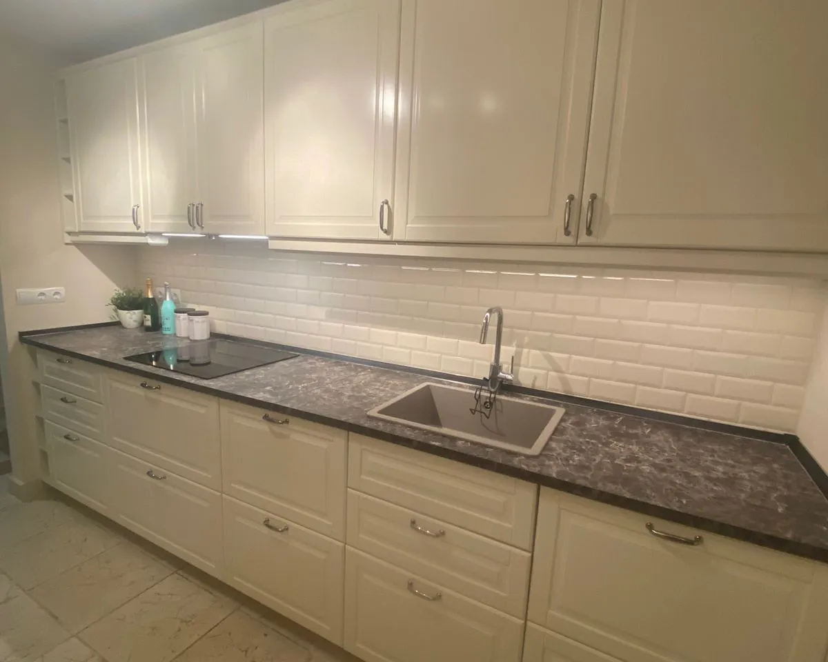 7956b824-a6c4-4fb0-bf27-8654923f4f5e