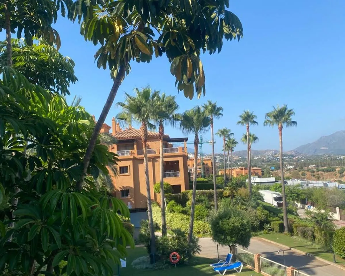 b9c9846a-7d02-43c1-8f50-d098cb9759b3