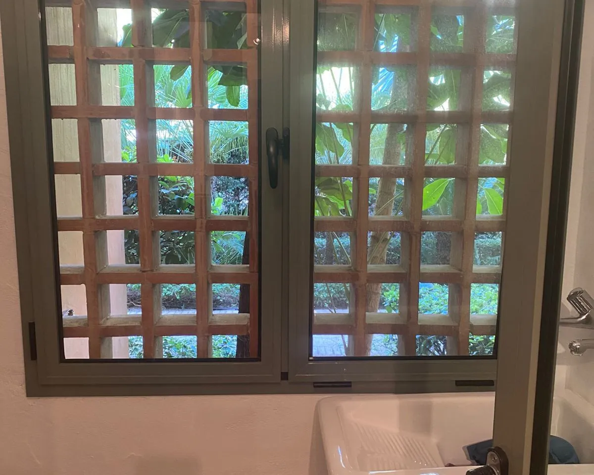 ee2599c8-834a-4336-bc4b-9850c6c676fa