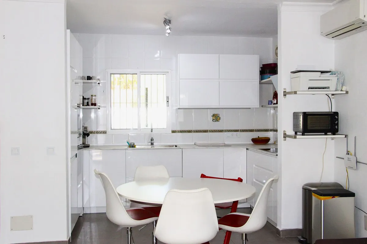 4ad066ef-c1fb-4d61-a7c3-c3f404215e11